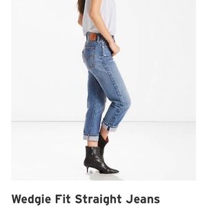 NWT Levi’s wedgie straight mom jeans